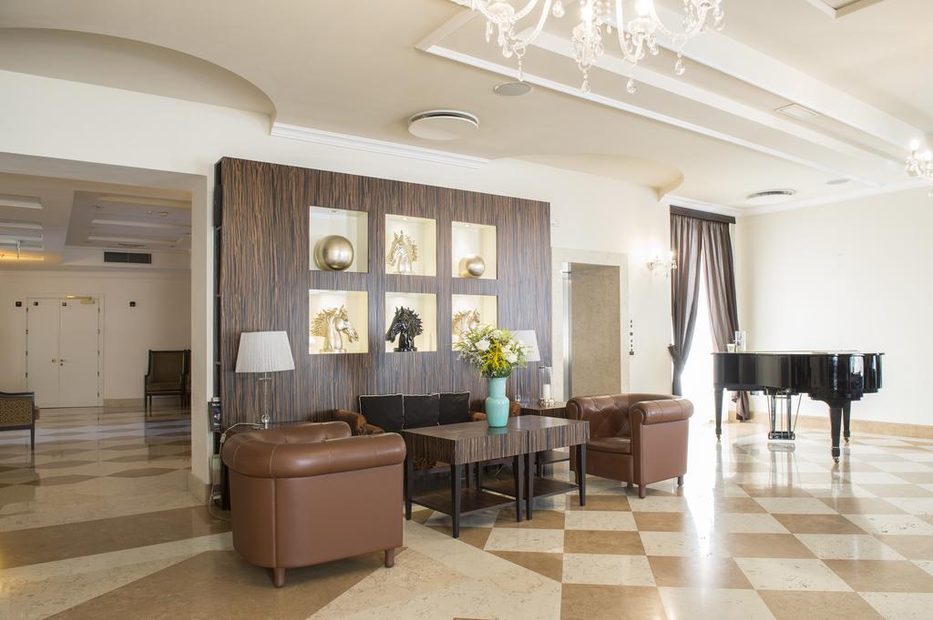 Gallery Hotel เรกานาติ ภายนอก รูปภาพ
