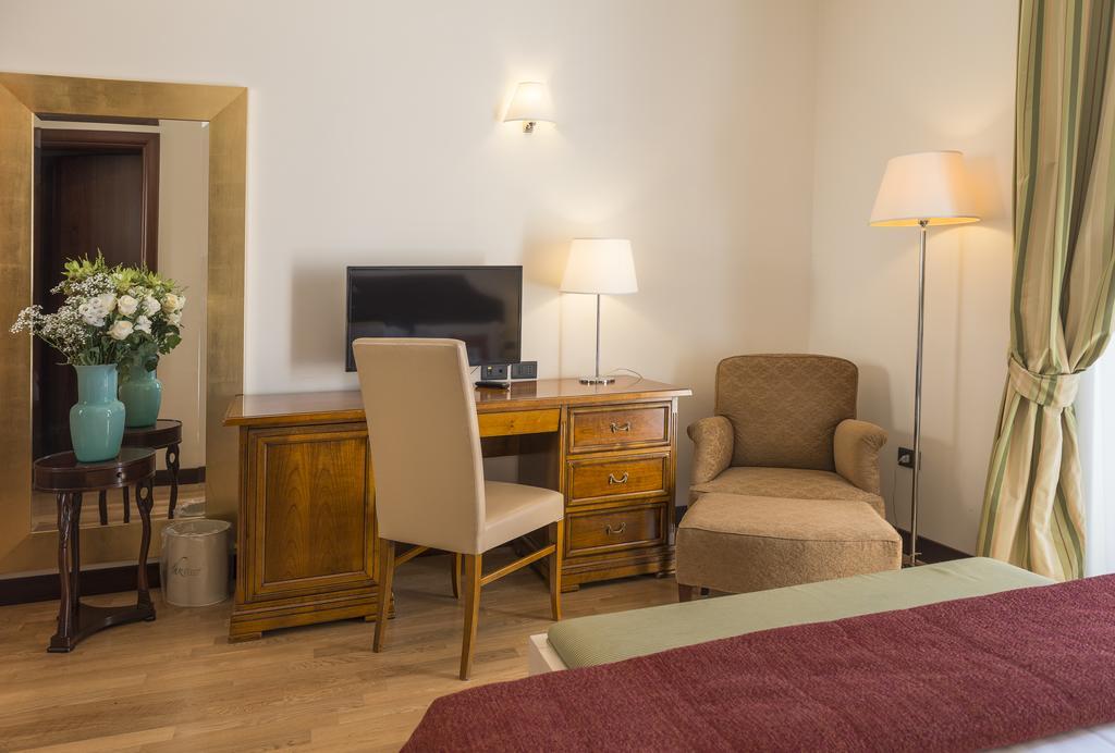 Gallery Hotel เรกานาติ ภายนอก รูปภาพ